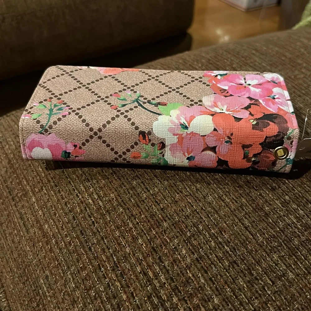 AR NEW YORK women’s Floral Print Wristlet